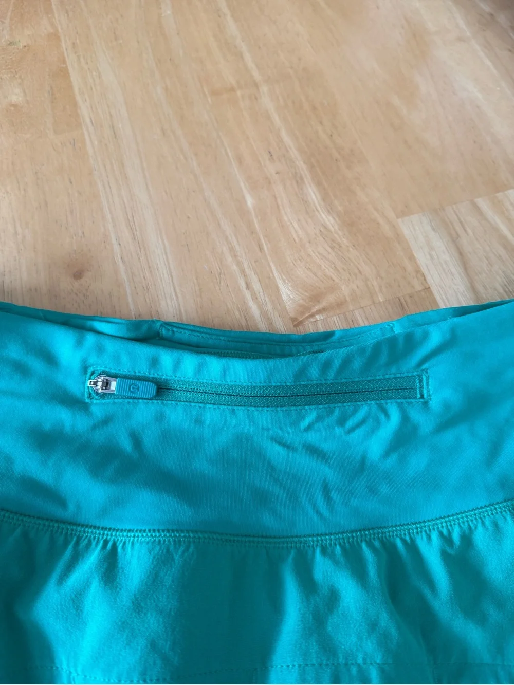lululemon women’s size 4 green speed up shorts